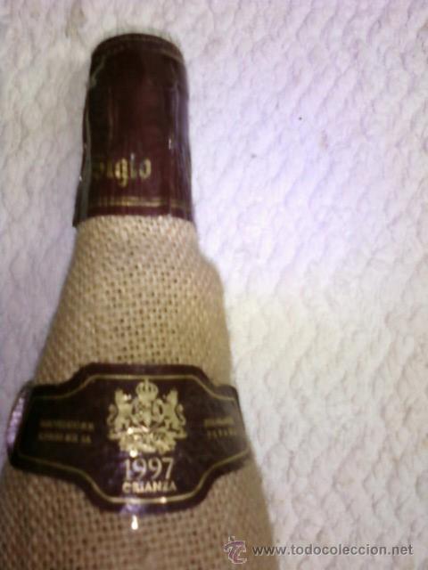 Botellas antiguas: BOTELLA SIGLO RIOJA FORRADA SACO - Foto 4